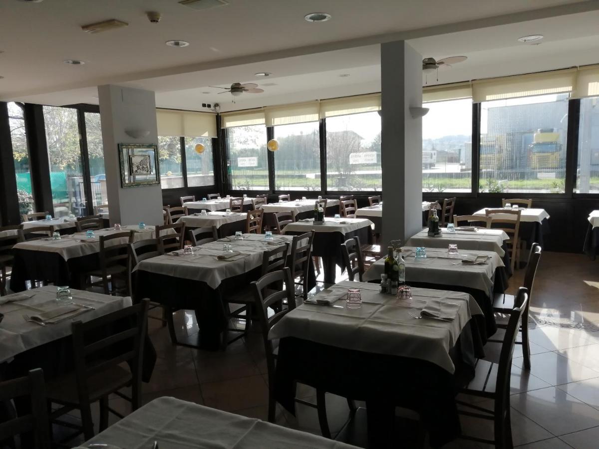 Sestosenso Food Drink Sleep Ristorante Pizzeria Alloggi Чезена Экстерьер фото